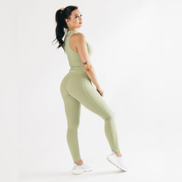 Alphalete Pulse Kinetic legging in colour matcha - buttery soft fabric, size xs - Picture 2 of 3